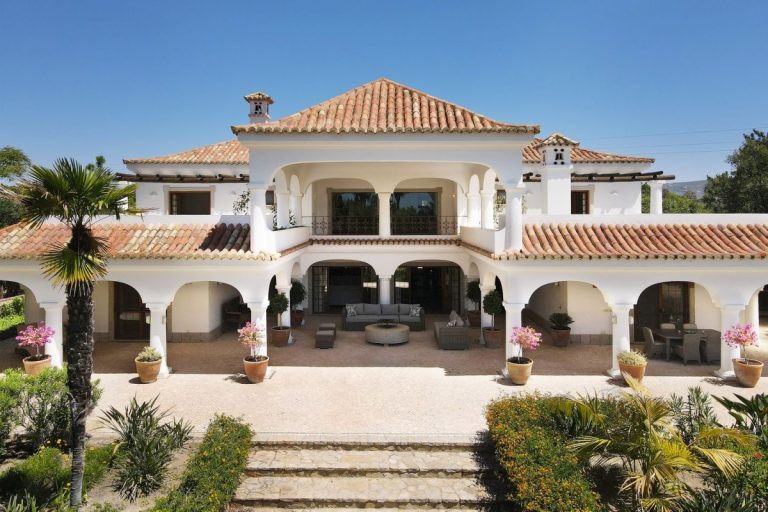 Buy Villa in the Algarve
